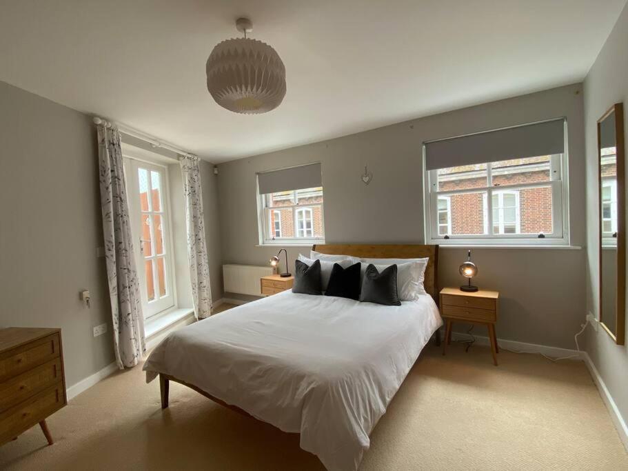 The Penthouse, Winchester Bagian luar foto