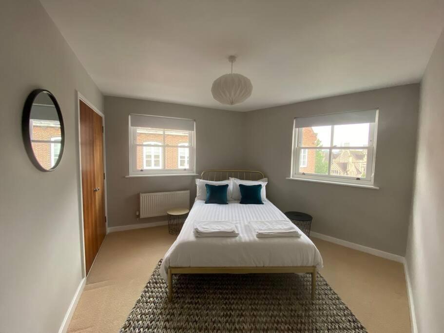 The Penthouse, Winchester Bagian luar foto