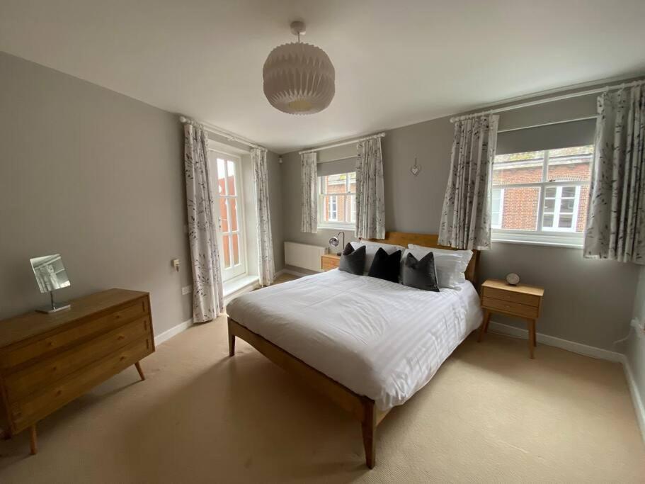The Penthouse, Winchester Bagian luar foto